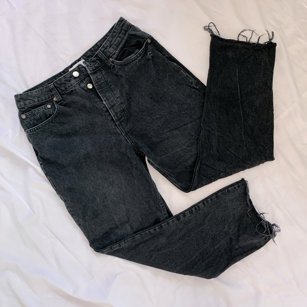 ZARA BLACK BUTTON FLY HIGH RISE MOM JEANS